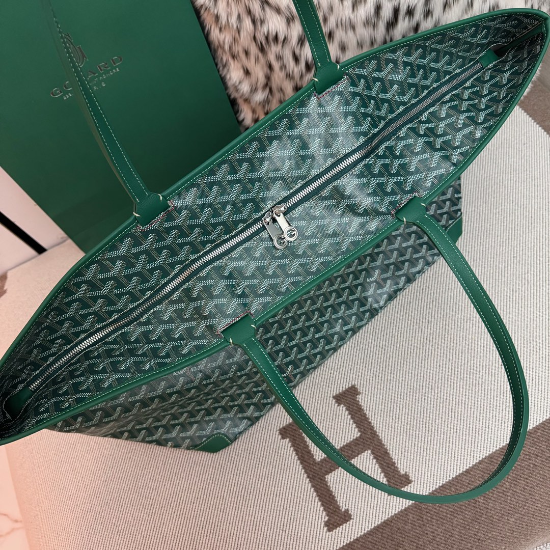 Goyard Artois GM70cm, Handcrafted with High-Quality Materials