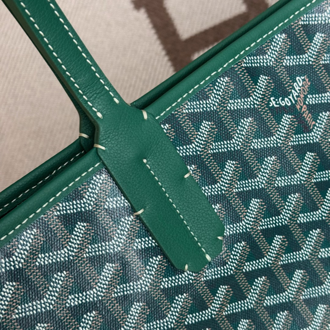 Goyard Artois GM70cm, Handcrafted with High-Quality Materials