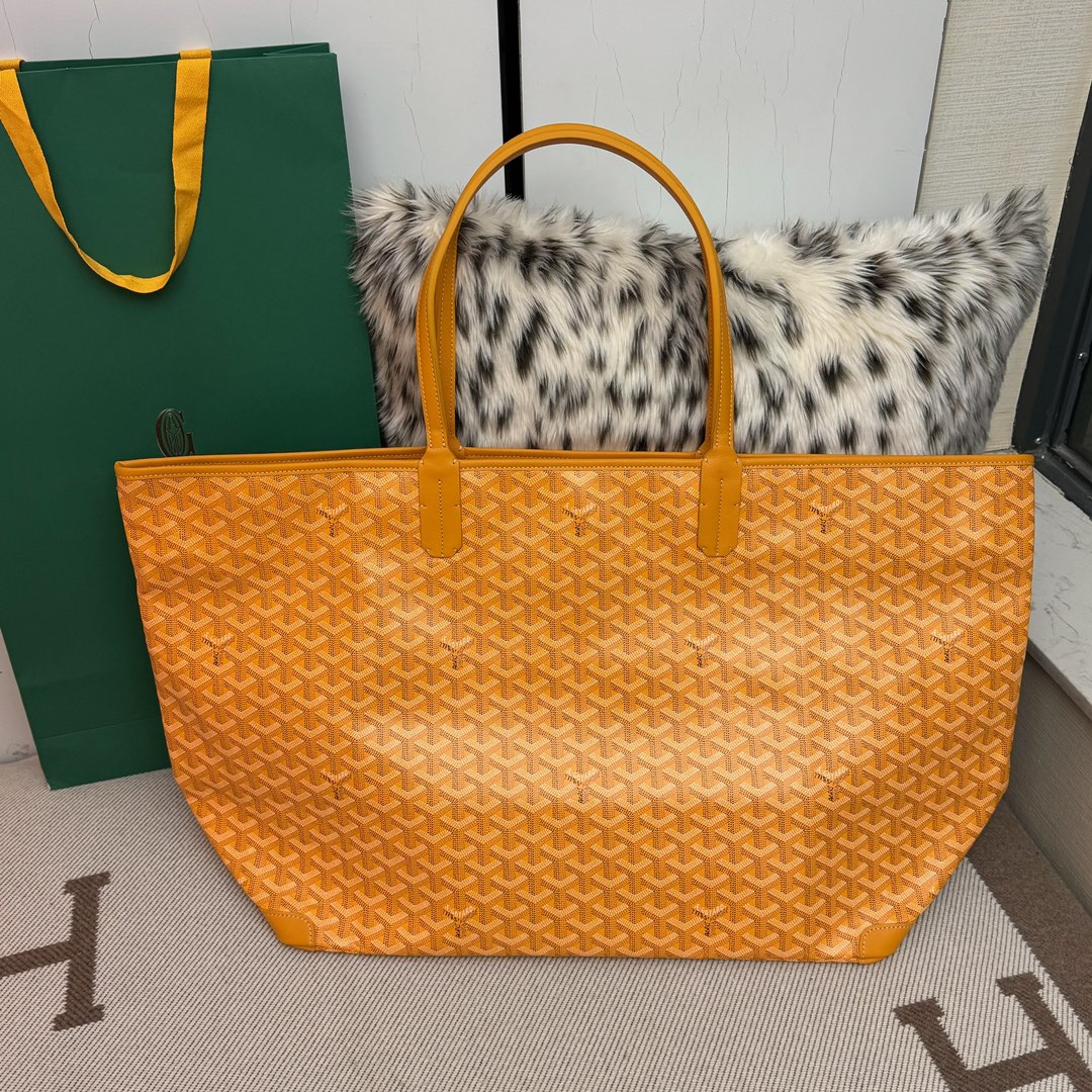 Goyard Artois GM70cm, Handcrafted with High-Quality Materials