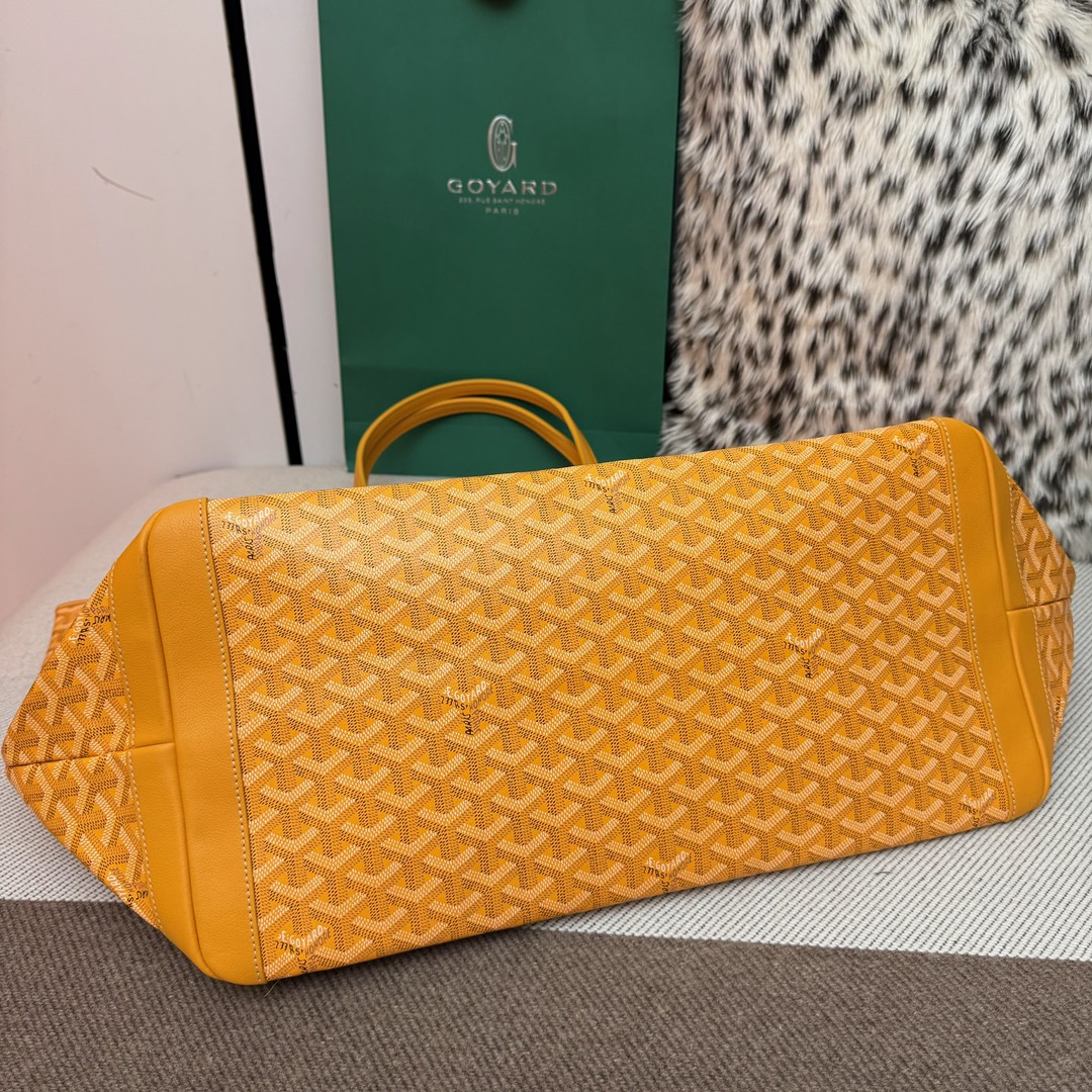 Goyard Artois GM70cm, Handcrafted with High-Quality Materials