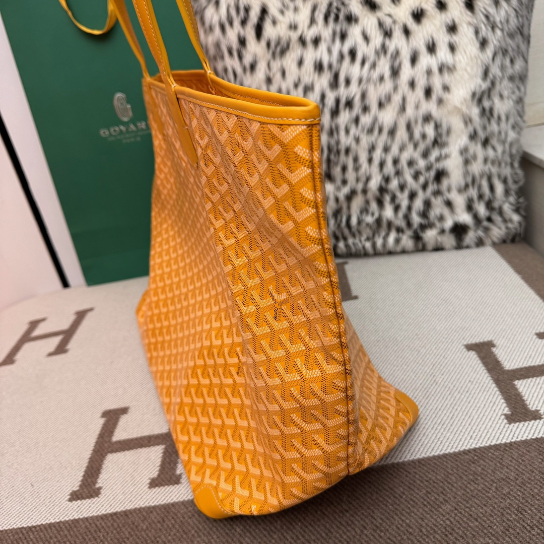 Goyard Artois GM70cm, Handcrafted with High-Quality Materials