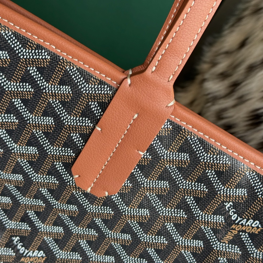 Goyard Artois GM70cm, Handcrafted with High-Quality Materials