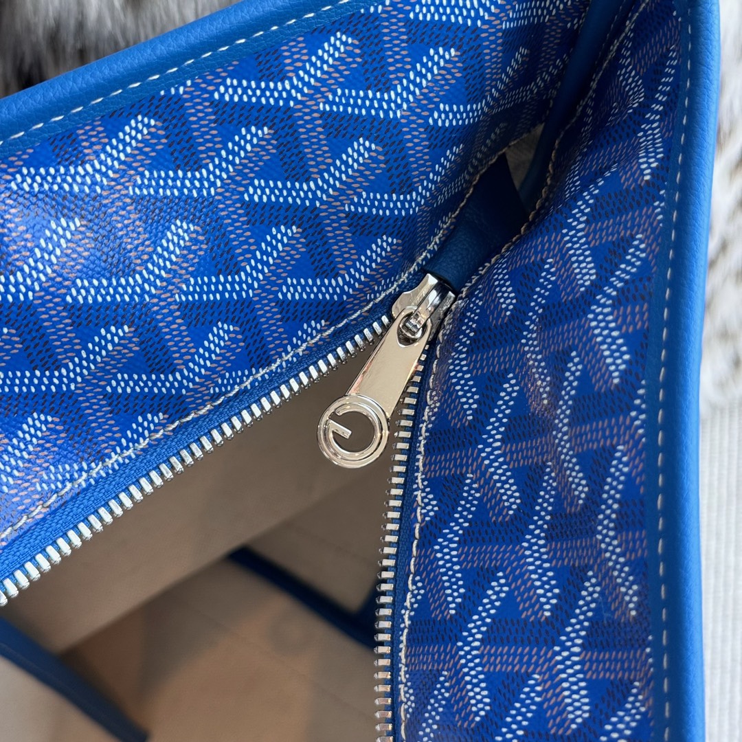 Goyard Artois GM70cm, Handcrafted with High-Quality Materials