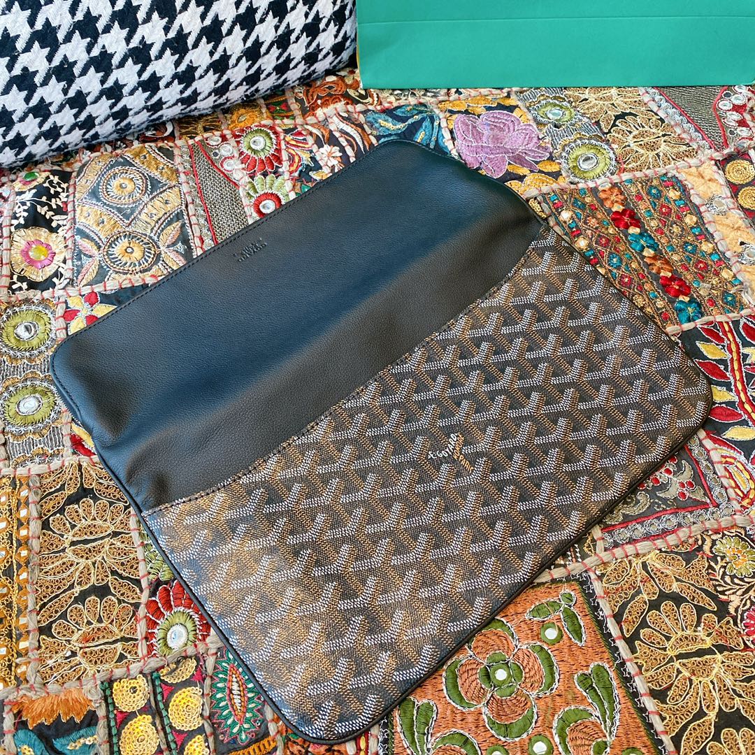 Goyard Sainte Marie Clutch, featuring a double-sided flap design with Goyardine canvas flap, two exterior patch pockets, and one large-sized zippered compartment. Size: 30X2X17cm