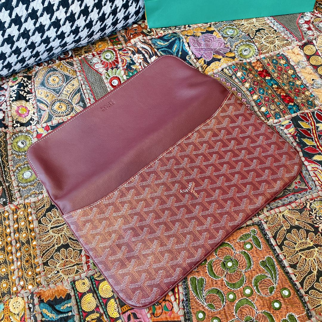 Goyard Sainte Marie Clutch, featuring a double-sided flap design with Goyardine canvas flap, two exterior patch pockets, and one large-sized zippered compartment. Size: 30X2X17cm