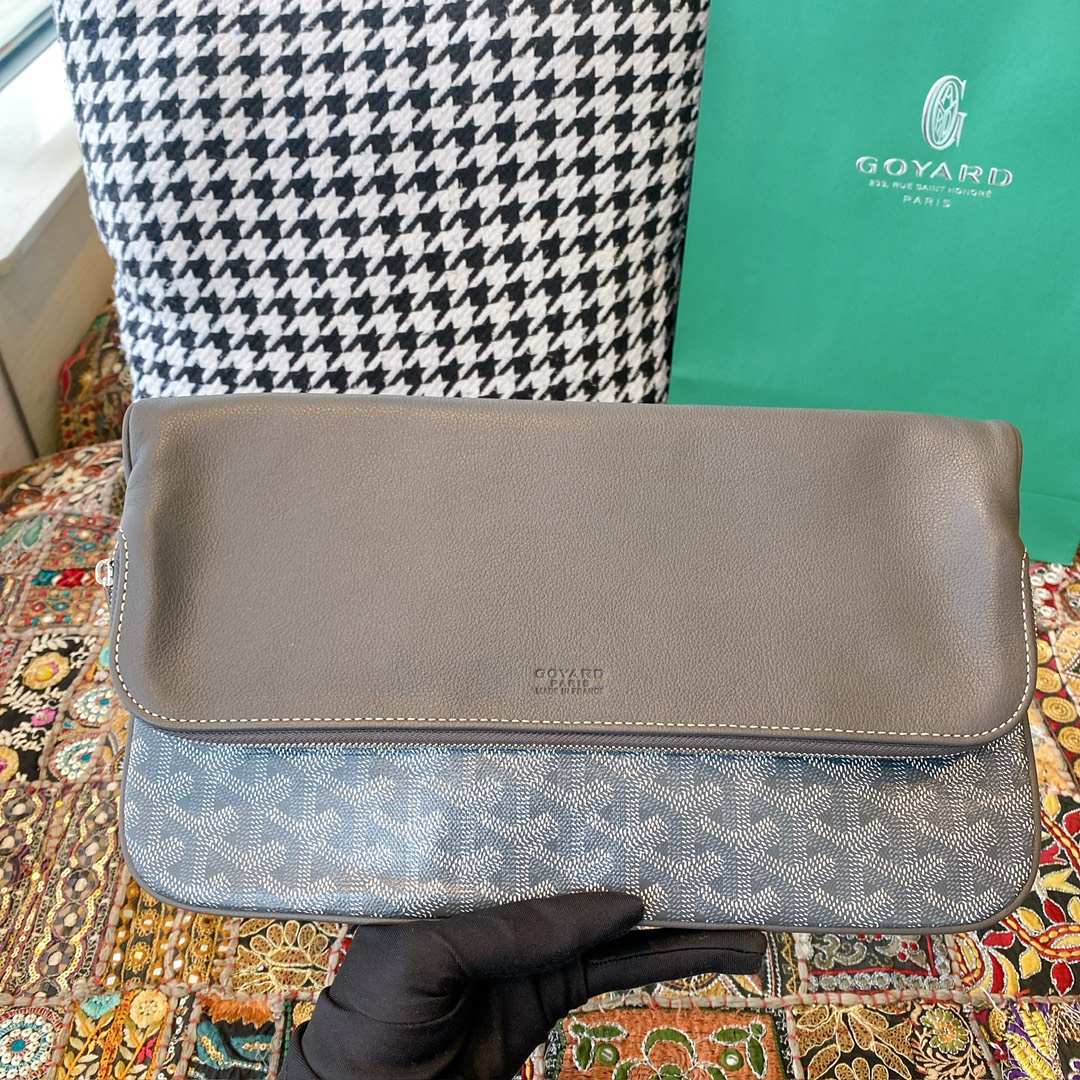 Goyard Sainte Marie Clutch, featuring a double-sided flap design with Goyardine canvas flap, two exterior patch pockets, and one large-sized zippered compartment. Size: 30X2X18cm