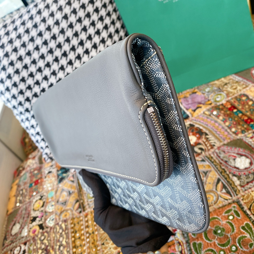 Goyard Sainte Marie Clutch, featuring a double-sided flap design with Goyardine canvas flap, two exterior patch pockets, and one large-sized zippered compartment. Size: 30X2X18cm