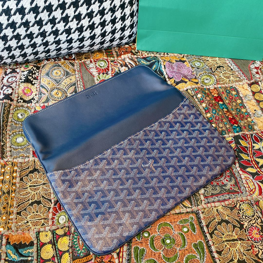 Goyard Sainte Marie Clutch, featuring a double-sided flap design with Goyardine canvas flap, two exterior patch pockets, and one large-sized zippered compartment. Size: 30X2X20cm