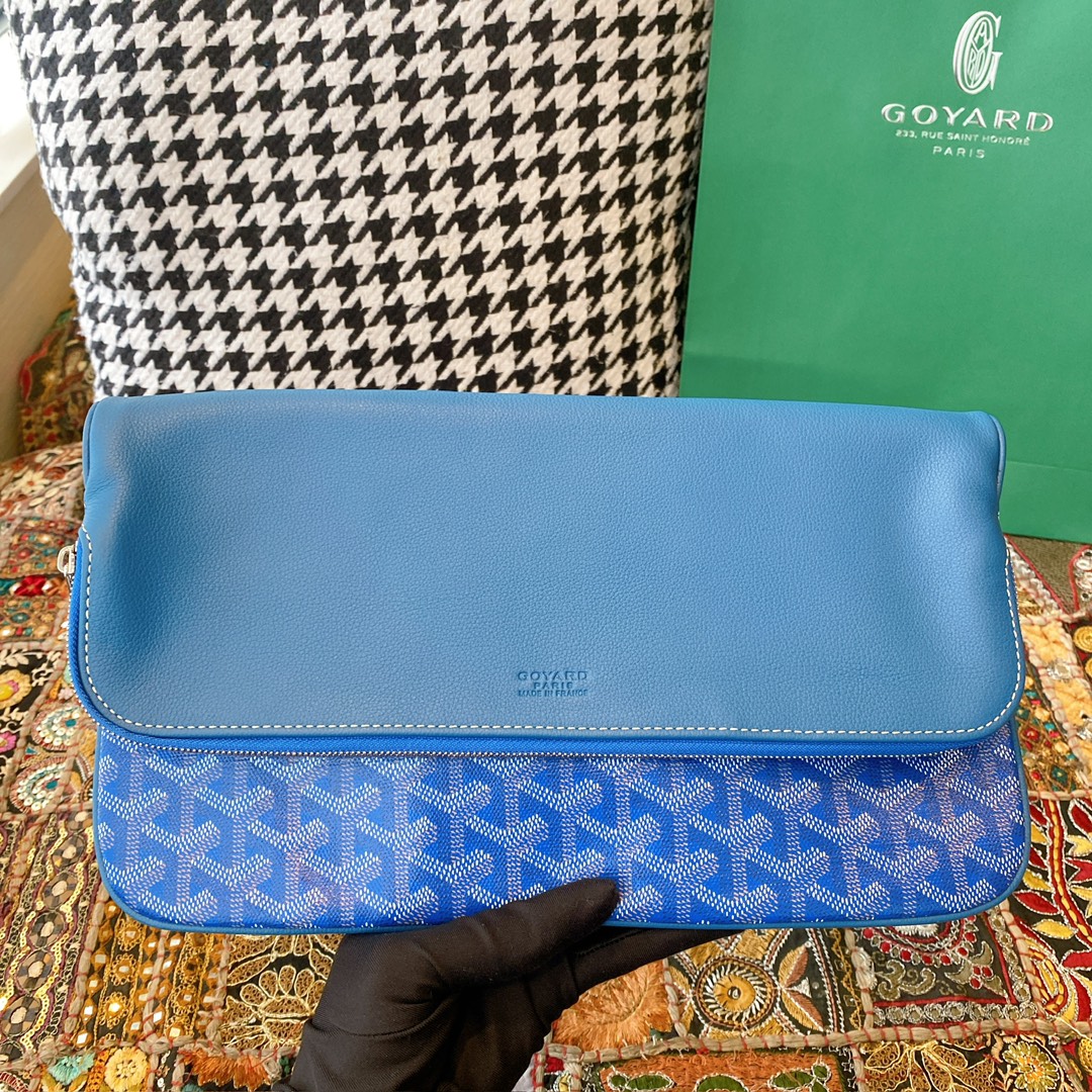 Goyard Sainte Marie Clutch, featuring a double-sided flap design with Goyardine canvas flap, two exterior patch pockets, and one large-sized zippered compartment. Size: 30X2X21cm