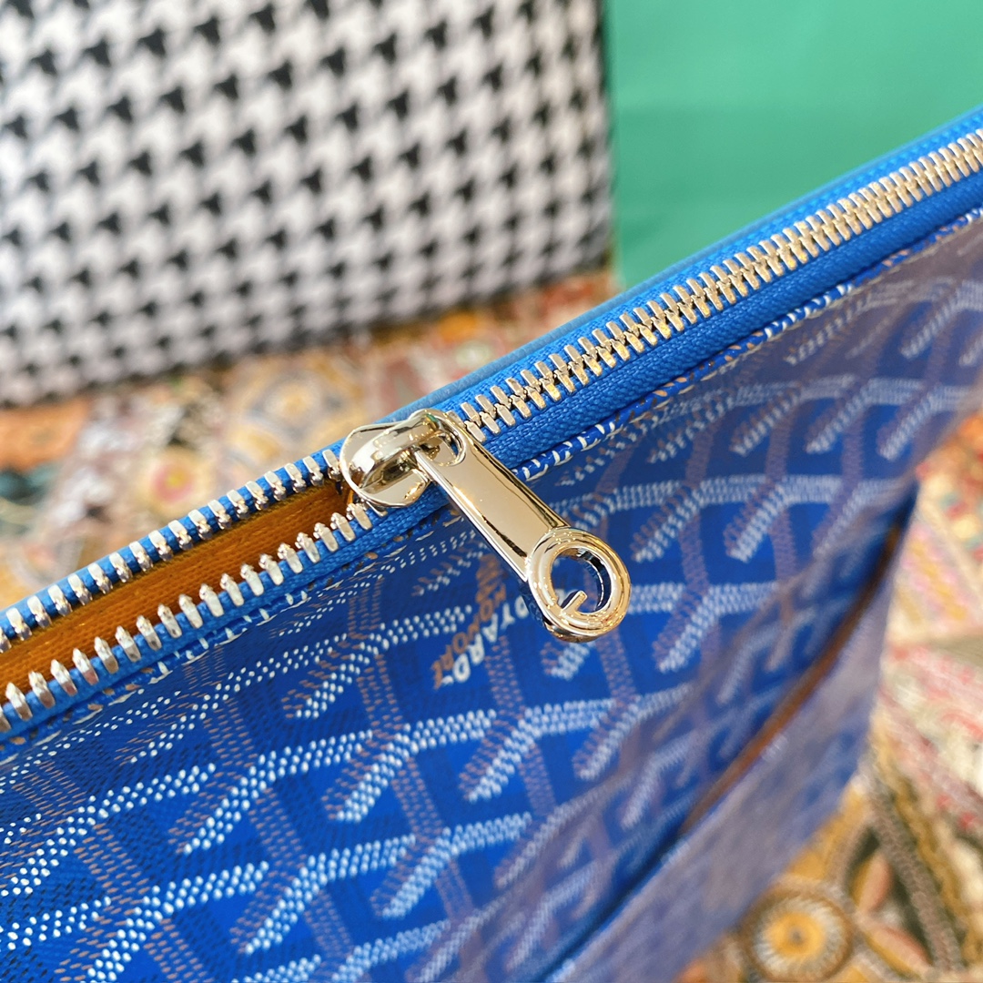 Goyard Sainte Marie Clutch, featuring a double-sided flap design with Goyardine canvas flap, two exterior patch pockets, and one large-sized zippered compartment. Size: 30X2X21cm