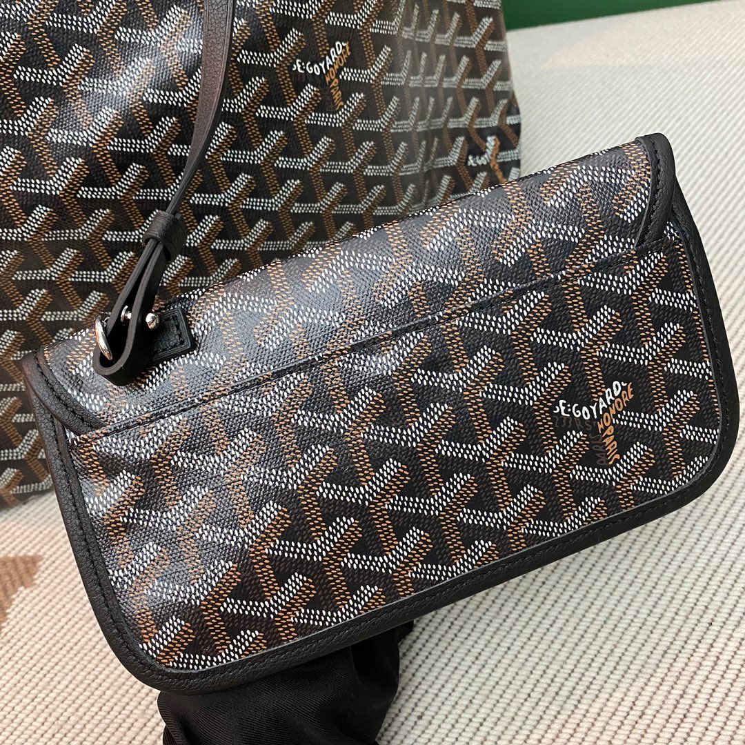 Goyard Isabelle Double-layer Tote Shopping Bag features two large shopping compartments with a magnetic snap closure calfskin divider in the middle, perfect for storing cards and cash for easy access. Size:25*14*35cm. 