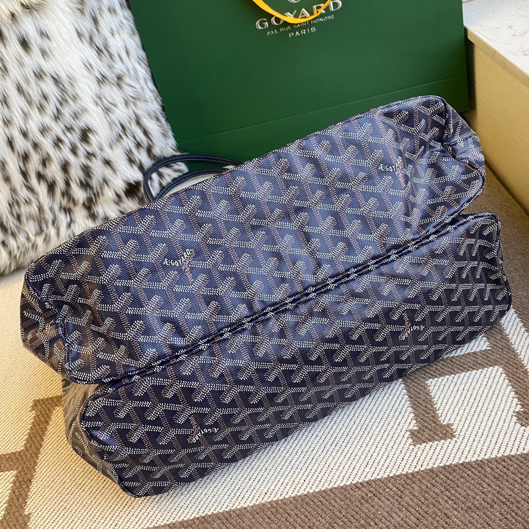 Goyard Isabelle Double-layer Tote Shopping Bag features two large shopping compartments with a magnetic snap closure calfskin divider in the middle, perfect for storing cards and cash for easy access. Size:25*14*35cm. 