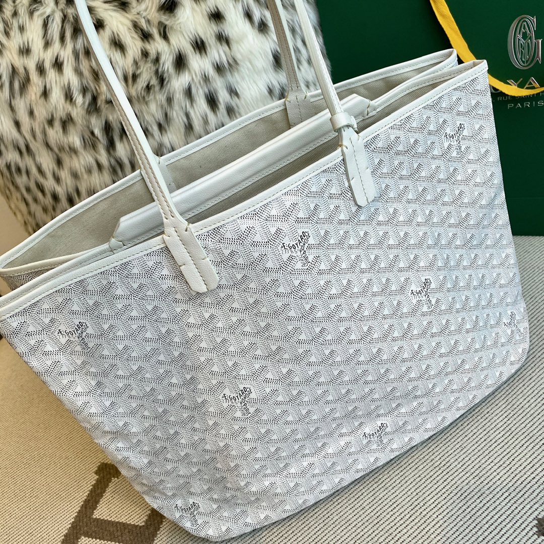 Goyard Isabelle Double-layer Tote Shopping Bag features two large shopping compartments with a magnetic snap closure calfskin divider in the middle, perfect for storing cards and cash for easy access. Size:25*14*35cm. 