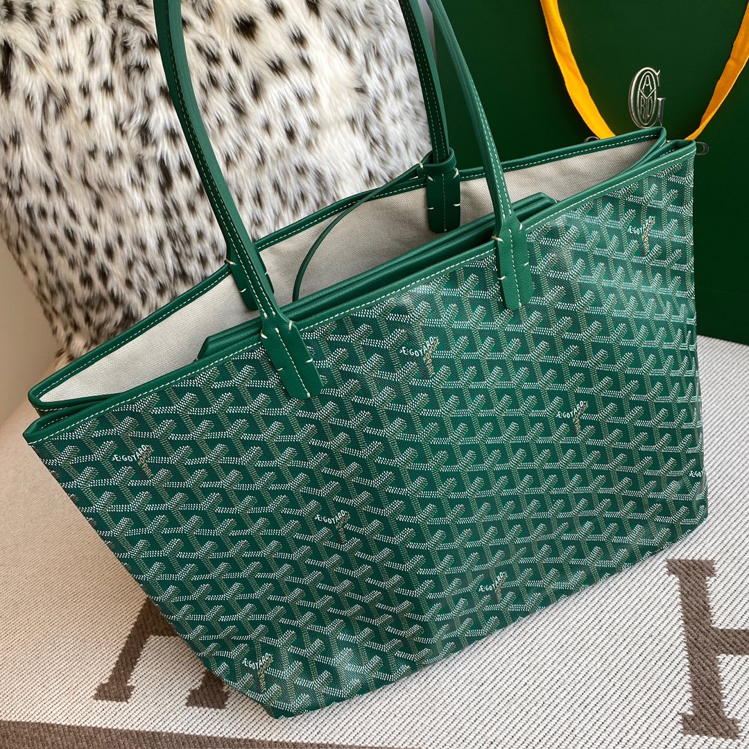 Goyard Isabelle Double-layer Tote Shopping Bag features two large shopping compartments with a magnetic snap closure calfskin divider in the middle, perfect for storing cards and cash for easy access. Size:25*14*35cm. 