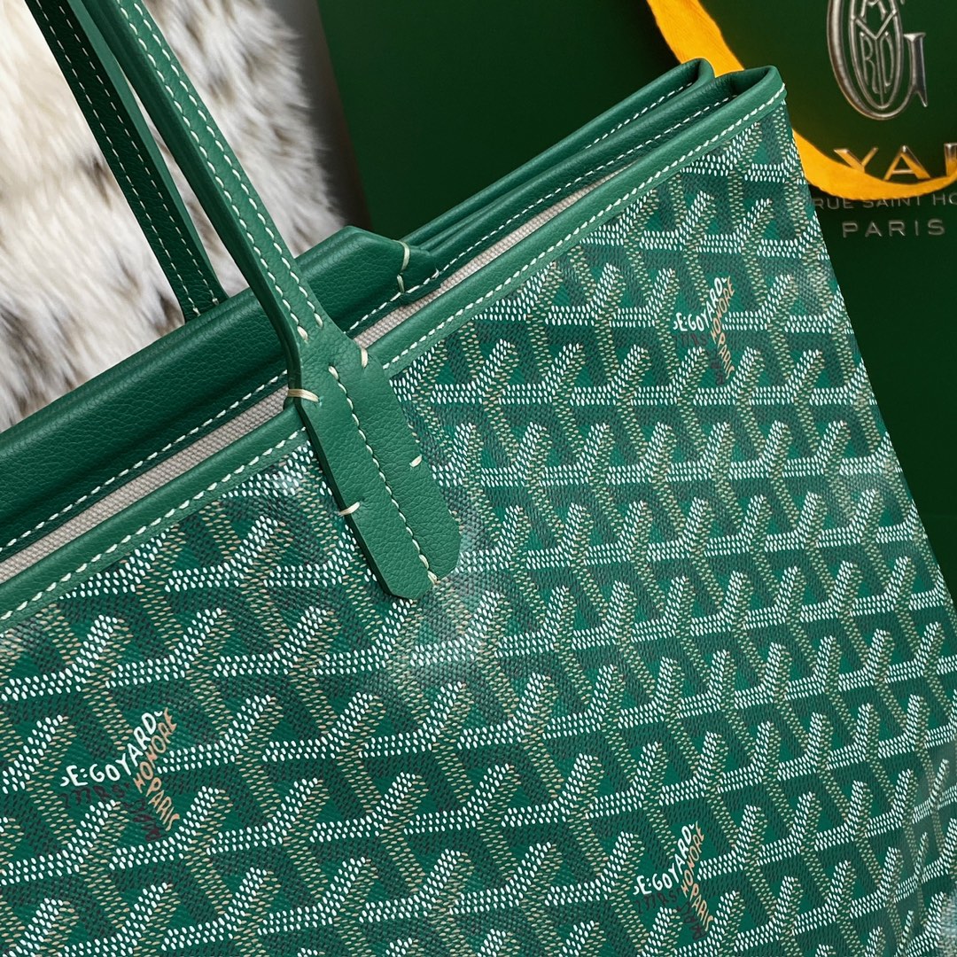 Goyard Isabelle Double-layer Tote Shopping Bag features two large shopping compartments with a magnetic snap closure calfskin divider in the middle, perfect for storing cards and cash for easy access. Size:25*14*35cm. 