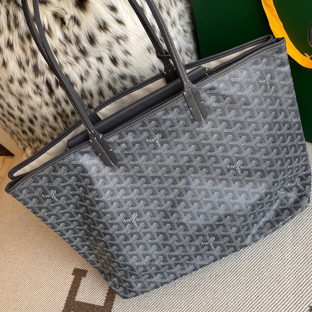 Goyard Isabelle Double-layer Tote Shopping Bag features two large shopping compartments with a magnetic snap closure calfskin divider in the middle, perfect for storing cards and cash for easy access. Size:25*14*35cm. 