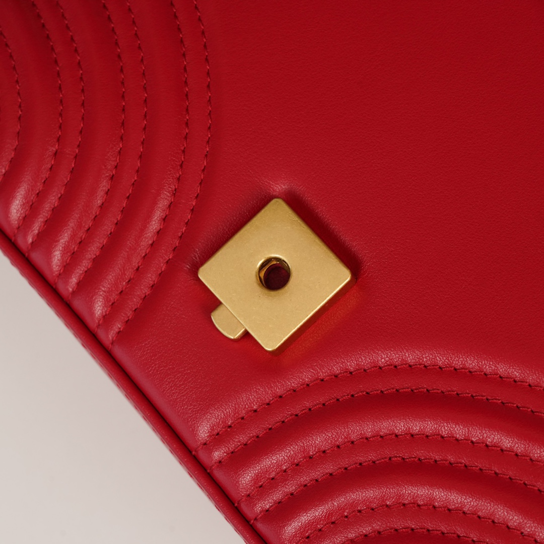 Gucci Marmont Messenger Bag in Large Red, Small Size, with Leather Top Handle and Chain Shoulder Strap, Stitched V-Shaped Leather Material