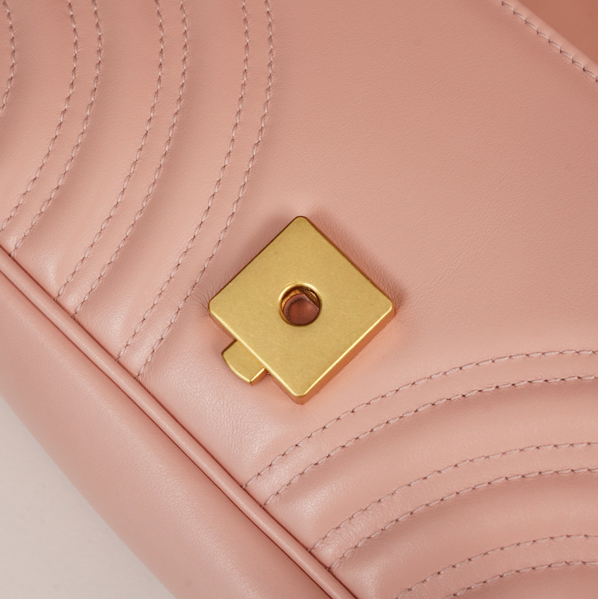 Gucci Marmont Messenger Bag in Pink, Small Size, with Leather Top Handle and Chain Shoulder Strap, Stitched V-Shaped Leather Material