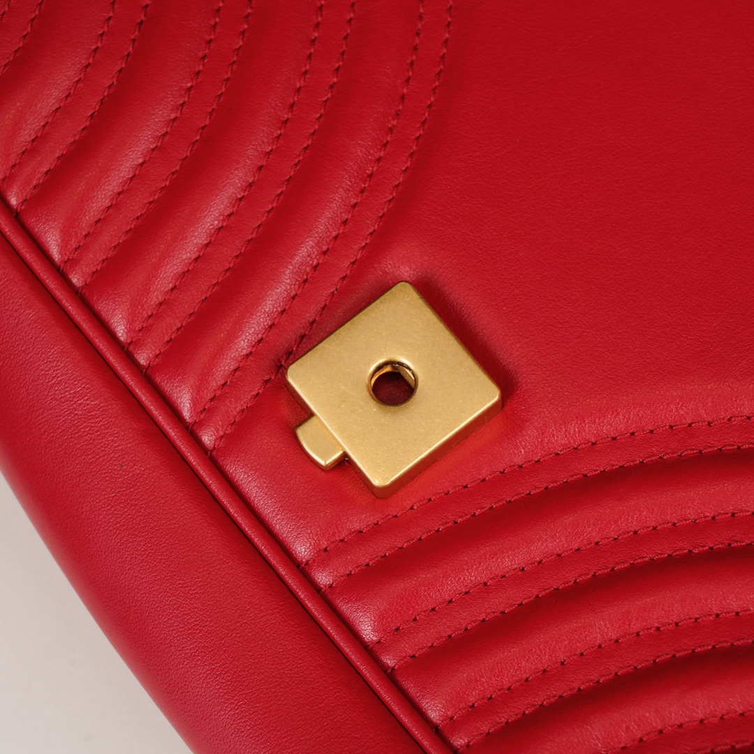 Gucci Marmont Large Red, Large Size, with Leather Top Handle and Chain Shoulder Strap, Stitched V-Shaped Leather Material