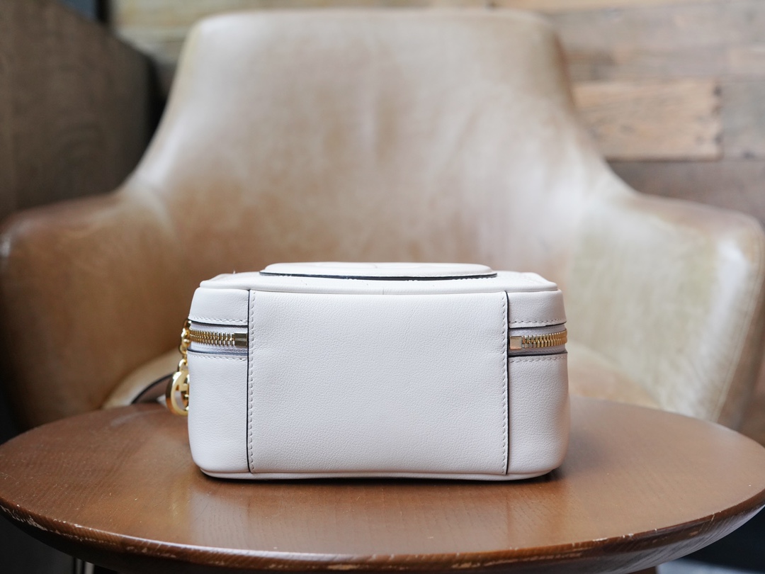 Blondie Series Handheld Cosmetic Bag, White