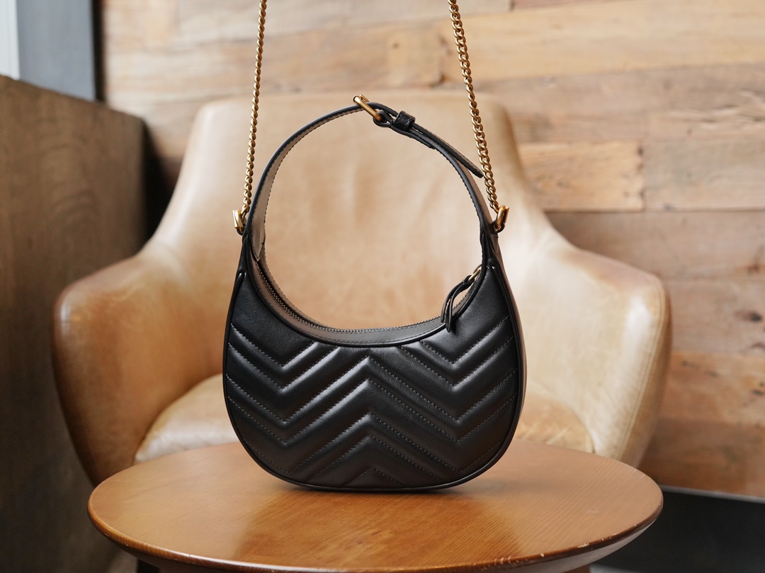 GG Marmont Series Crescent-shaped Handbag in Black