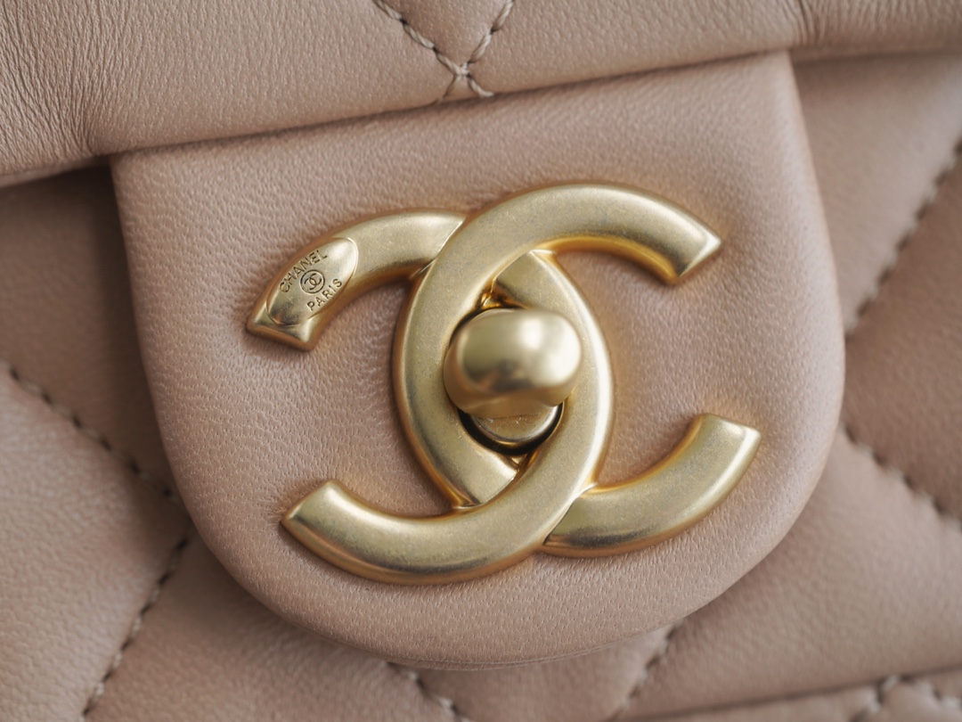 Chanel 22S Chunky Chain CF Shoulder Bag Mini Milk Tea Color Chanel 22SS Spring/Summer Runway Chunky Chain Shoulder Bag Lambskin  