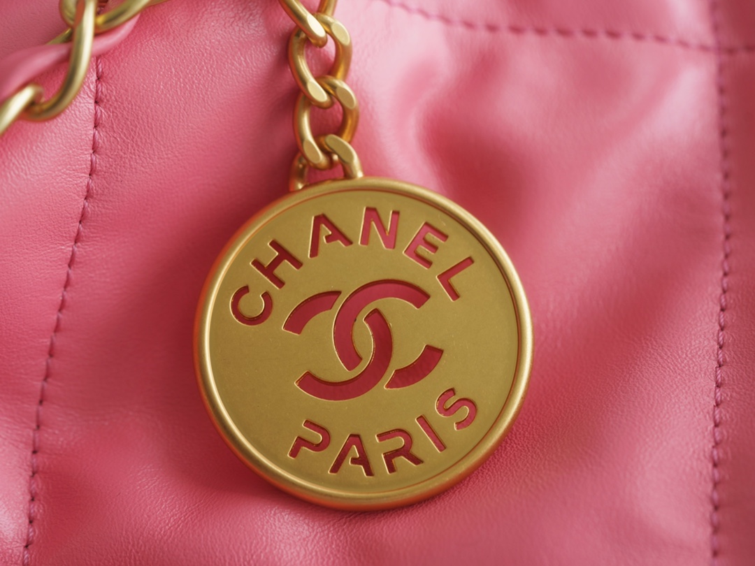 Chanel 22P Spring/Summer New 22 Bag Medium Coral Pink Glossy Calfskin