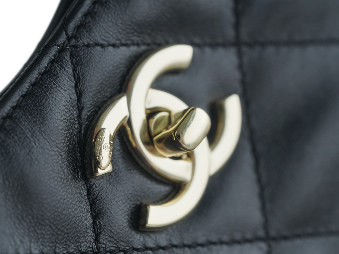 Chanel 22P Spring/Summer New HOBO Shoulder Bag Lambskin  