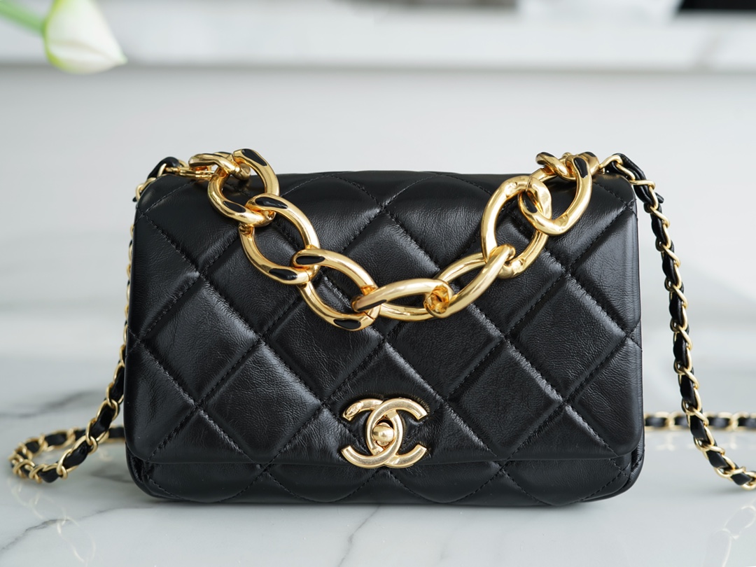 Chanel 22A Chunky Chain Flap Bag Black Lambskin  