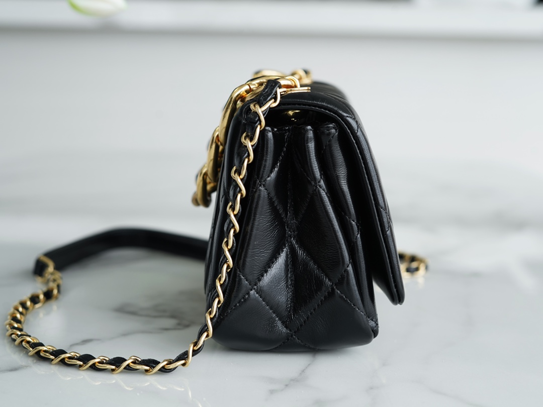 Chanel 22A Chunky Chain Flap Bag Black Lambskin  