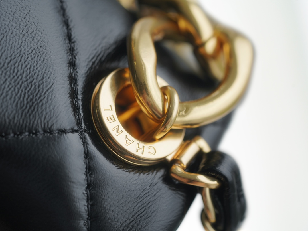 Chanel 22A Chunky Chain Flap Bag Black Lambskin  