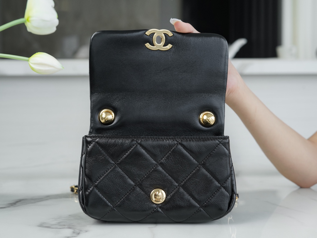 Chanel 22A Chunky Chain Flap Bag Mini Classic Black Lambskin  