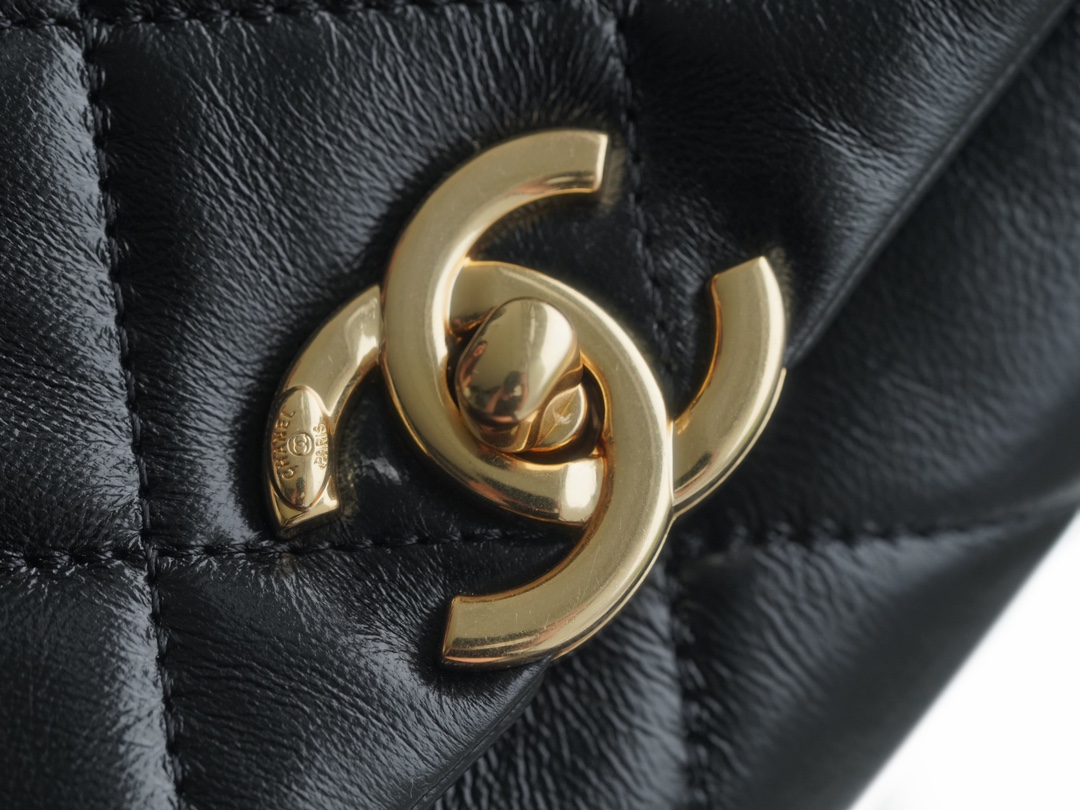 Chanel 22A Chunky Chain Flap Bag Mini Classic Black Lambskin  