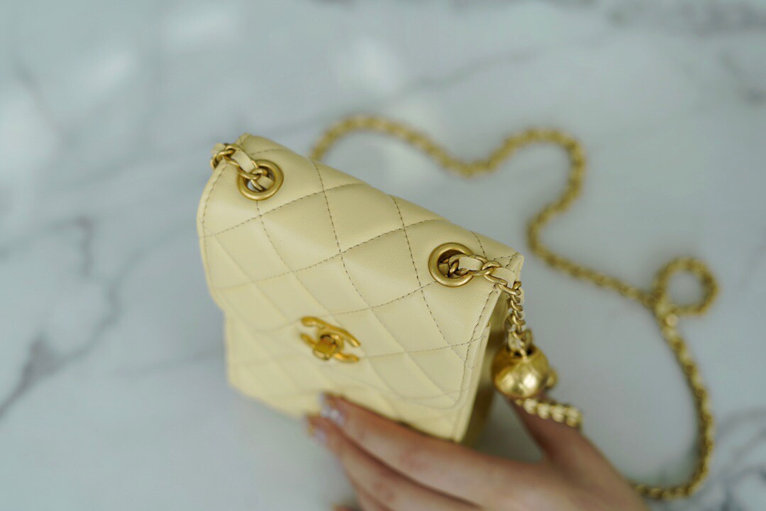 2021 Spring/Summer Metal Ball Phone Bag Chick Yellow Lambskin  