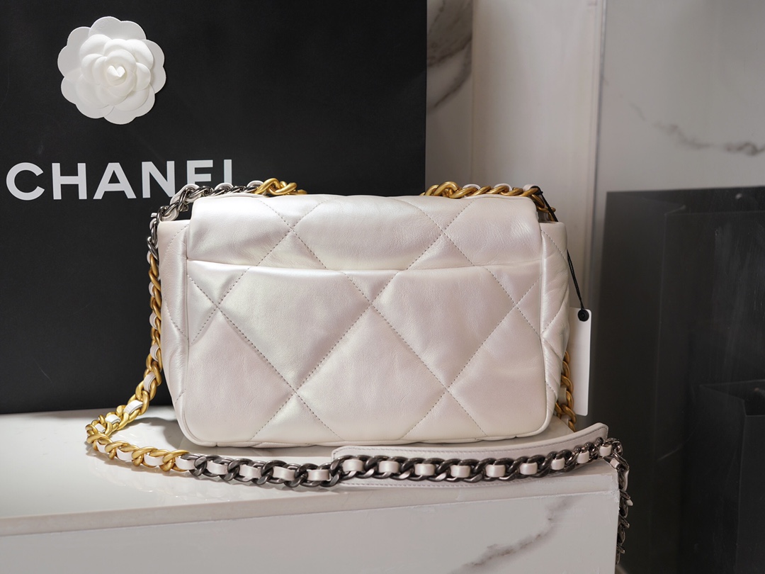 2021 Spring/Summer Chanel Mermaid Pearl White 19 Bag  