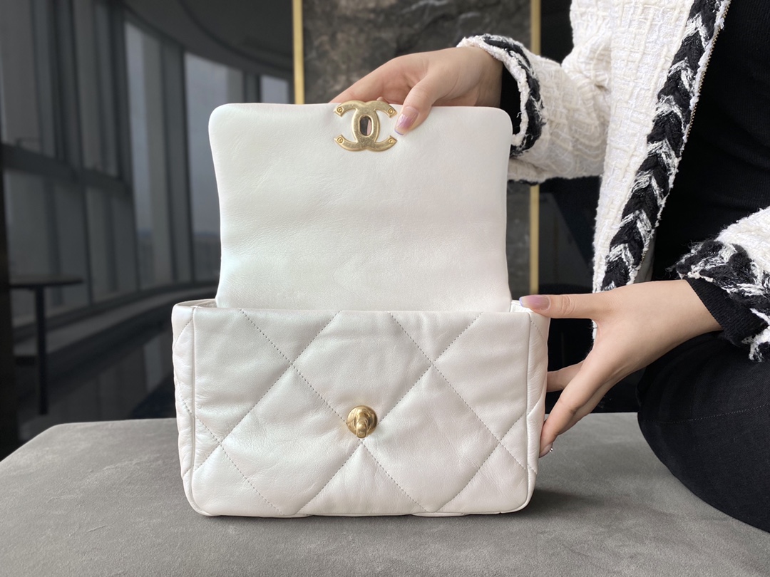 2021 Spring/Summer Chanel Mermaid Pearl White 19 Bag  