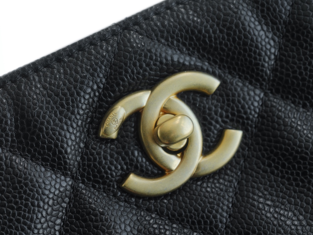 Chanel 22 Fall/Winter Collection Small Shopping Bag Granular Embossed Calfskin  