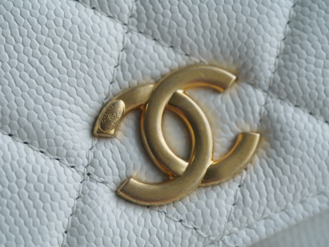 Chanel 22A Gold Mini White Lizard-Print Calfskin with Vintage Gold Clasp  