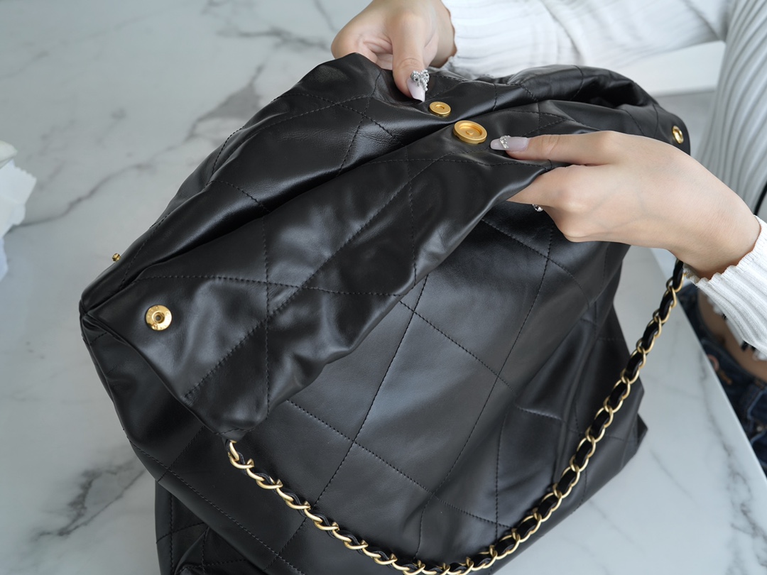 Chanel 22P 22 Bag Large Black and Gold  