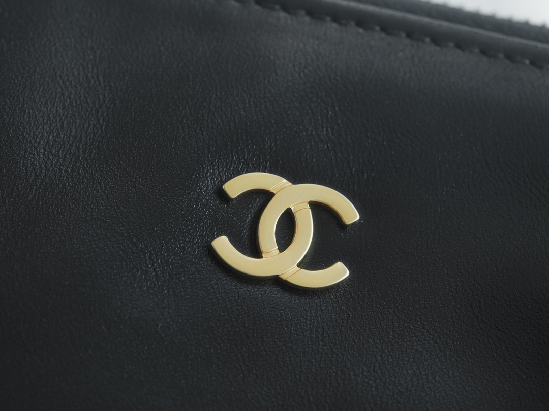 Chanel 22P 22 Bag Large Black and Gold  