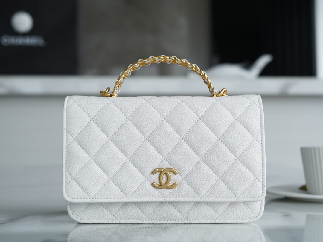 Chanel 22P Handle White  