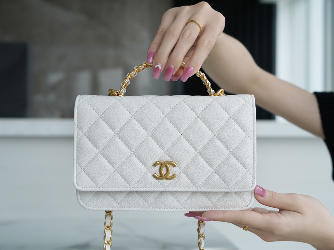 Chanel 22P Handle White  