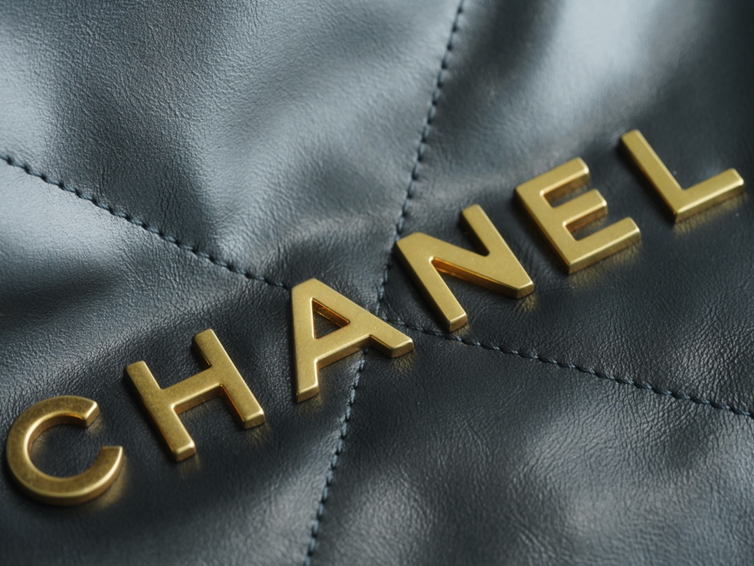 Chanel 22P 22 Bag Metallic Grey Medium