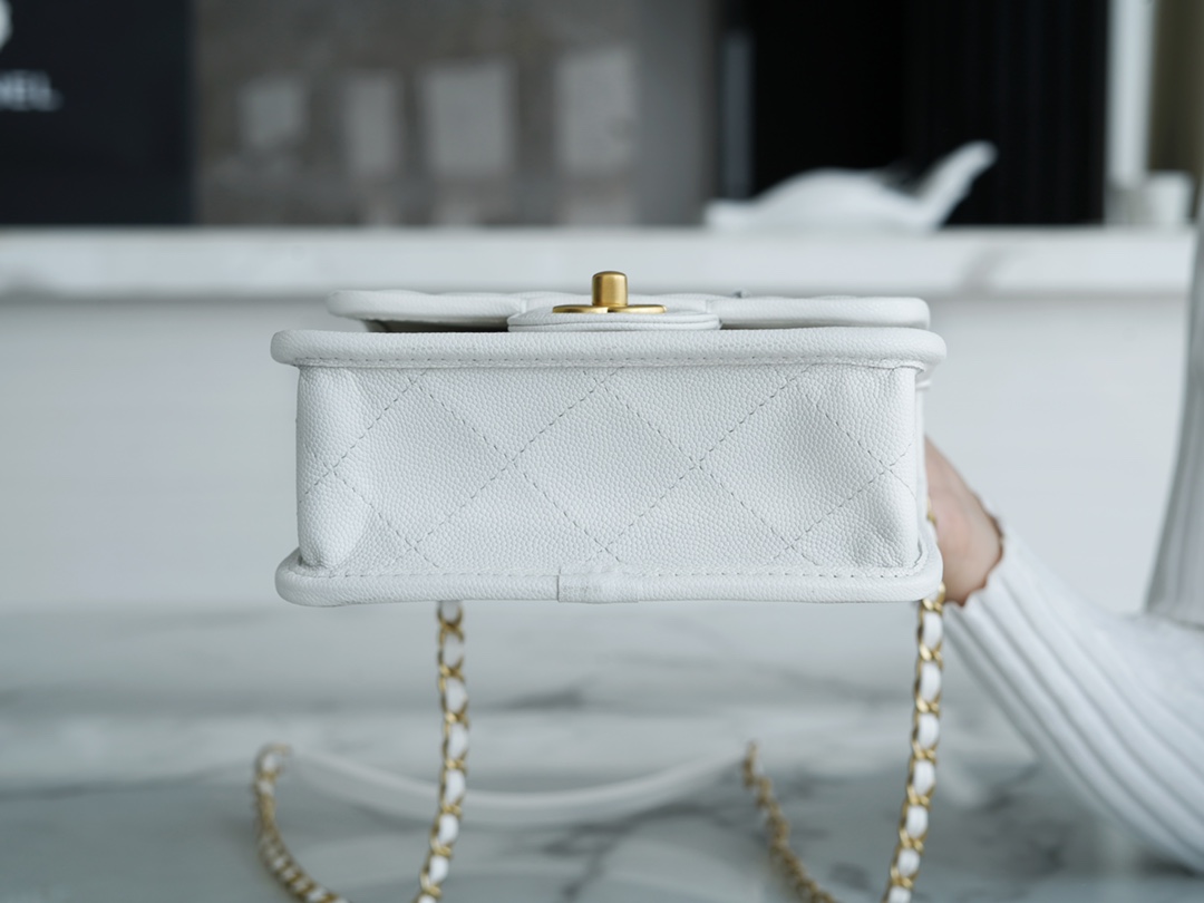 Chanel 22K Postman Tofu Bag White Fine Grain Calfskin  