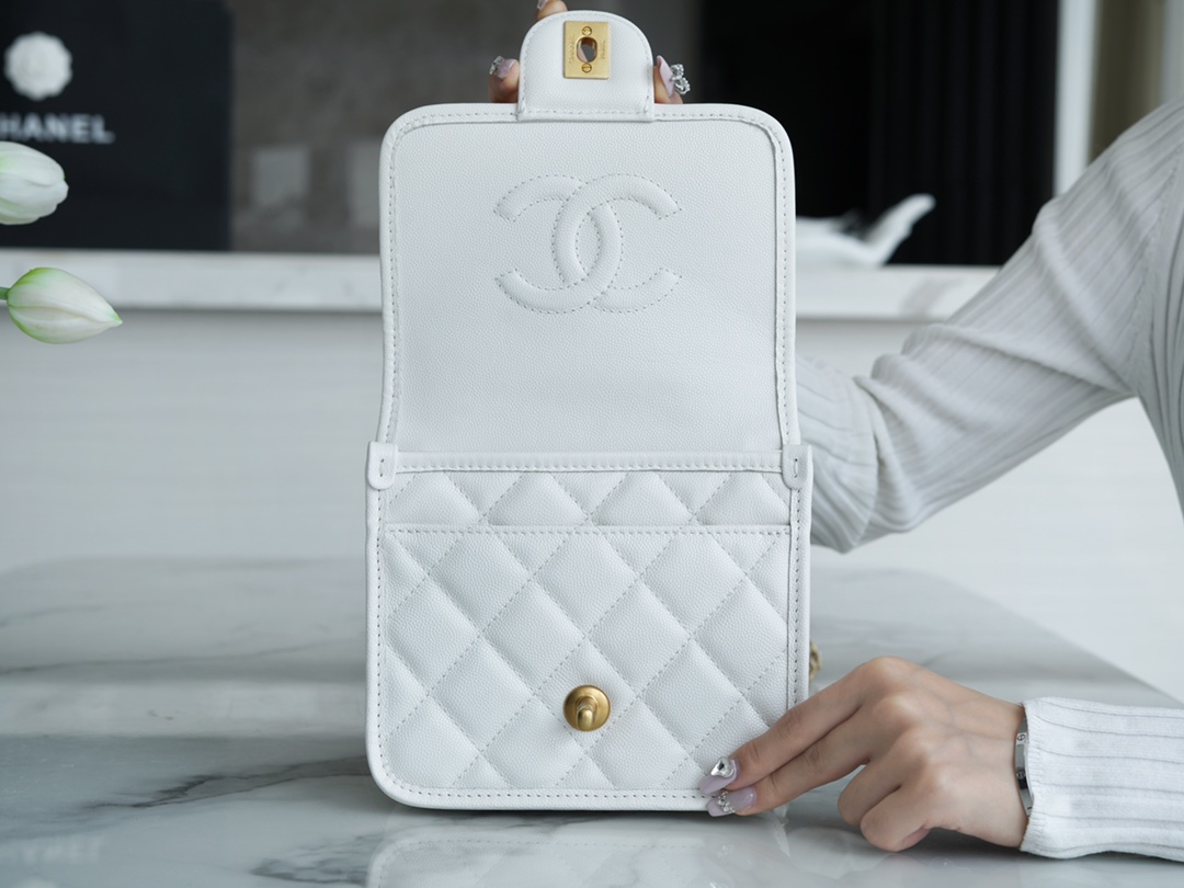 Chanel 22K Postman Tofu Bag White Fine Grain Calfskin  