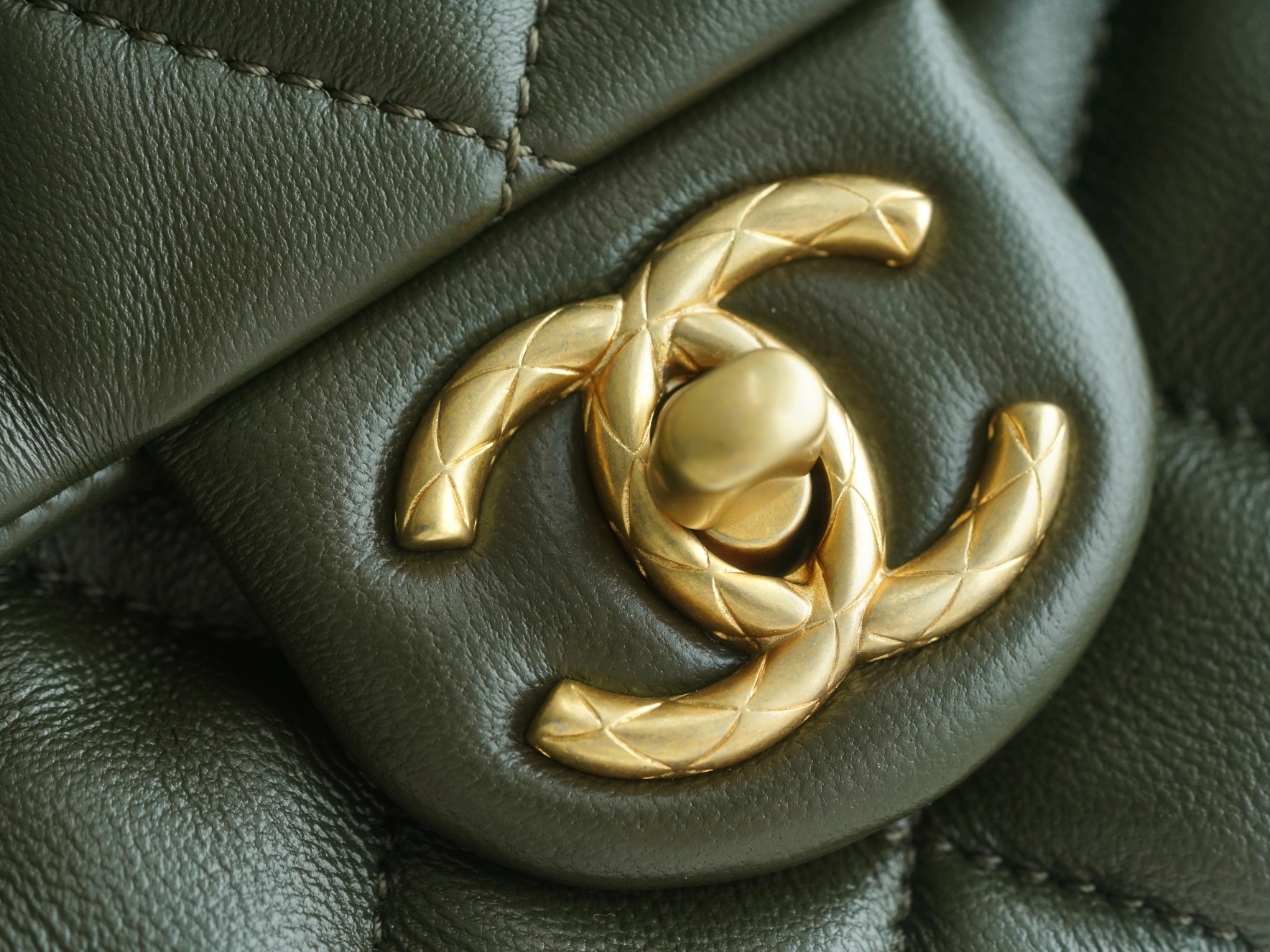 Chanel 22K Adjustment Flap Bag Small Green  