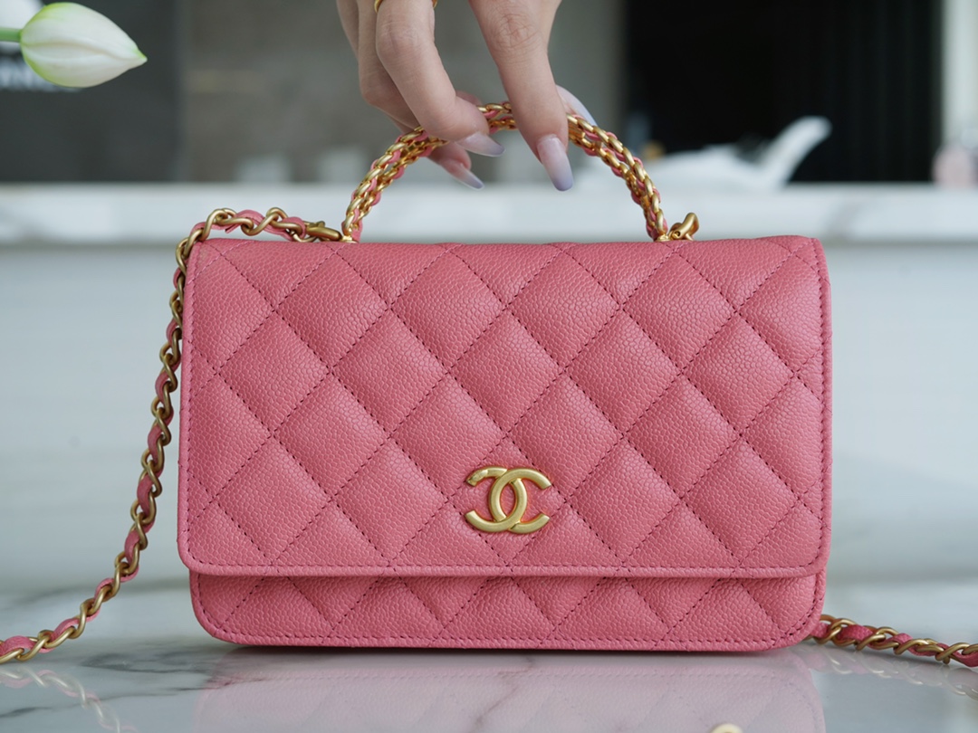 Chanel 22P Handle Coral Pink  