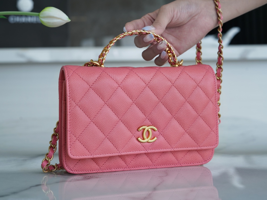 Chanel 22P Handle Coral Pink  