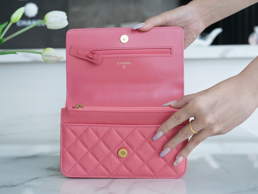 Chanel 22P Handle Coral Pink  