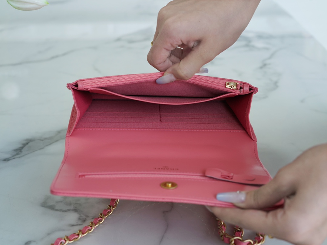 Chanel 22P Handle Coral Pink  